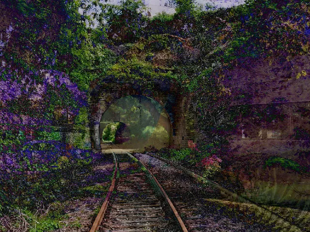KI-Bild: Bahngleise führen in einen von violetten und grünen Pflanzen überwucherten Tunnel